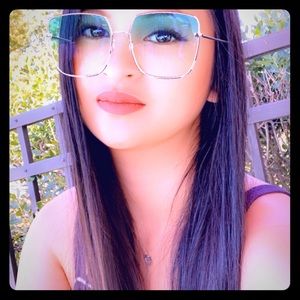 Meet your Posher, Danica ann